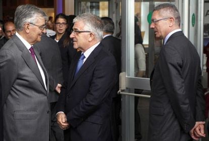 Eduardo Torres-Dulce, a la izquierda, con Gonzalo Moliner, presidente del Poder Judicial, ante el ministro Ruiz-Gallardón, el pasado agosto.
