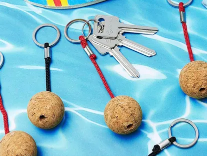 Un accesorio deportivo que además de agregar un toque original a las llaves, permite encontrarlas fácilmente.