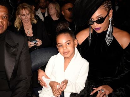 Jay-Z y Beyoncé, junto a su hija, Blue Ivy, en los Grammy de 2018 en Nueva York.