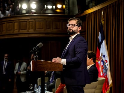 Gabriel Boric imparte una conferencia en la Universidad de la Sorbona en París, el 20 de julio de 2023