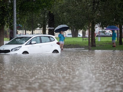 Inundaciones en la pedanía murciana de La Alberca tras la tormenta de lluvia y granizo que cayó la tarde del miércoles.