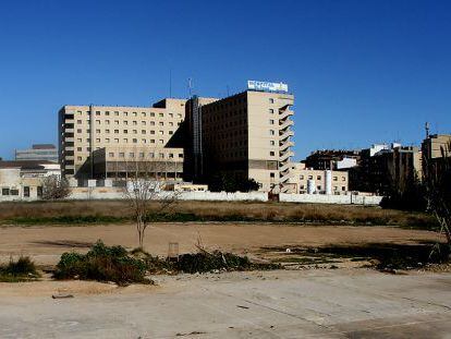 Solar junto al hospital Doctor Peset donde deb&iacute;a construirse el aparcamiento.