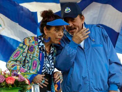 El presidente nicaragüense, Daniel Ortega, y su esposa, la vicepresidenta Rosario Murillo, durante un acto.