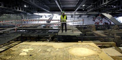 Operarios trabajando en las obras del museo Antiquarium.