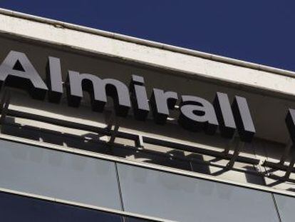 Almirall sube en Bolsa entre rumores de OPA