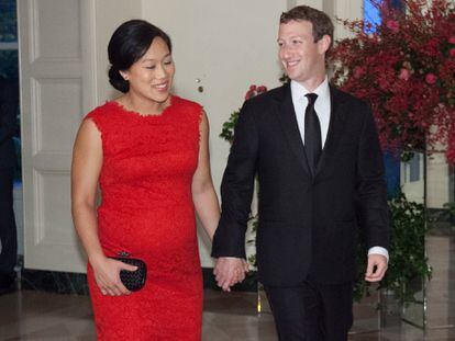 Mark Zuckerberg y su esposa, Priscilla Chan, llegando a la cena de Estado en honor al presidente de China Xi en la Casa Blanca en septiembre de 2015.