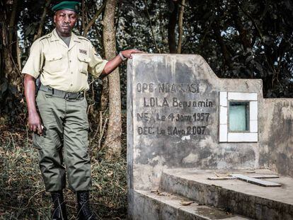 Innocent Mburanumwe, en el parque nacional de Virunga (República Democrática del Congo).