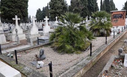 El busto de Pablo Iglesias, ante el panteón del PSOE y UGT.