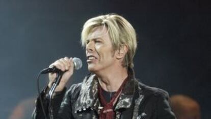 David Bowie, en un concierto en Nueva York el 15 de diciembre de 2003.
