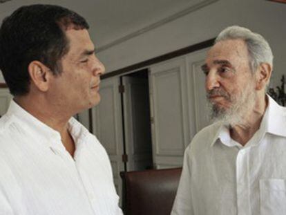 El presidente de Ecuador, Rafael Correa, visita a Fidel Castro en La Habana en 2009.