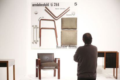 Mesa con brazos modelo ti 244, de Josef Albers.