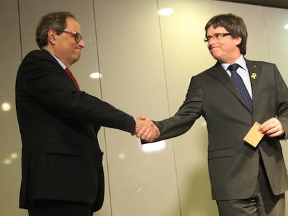 El 'president' de la Generalitat, Quim Torra, a la izquierda, y su antecesor en el cargo, Carles Puigdemont. 