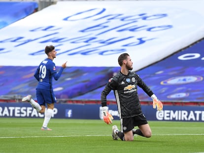 Mount festeja su gol ante la impotencia de De Gea.