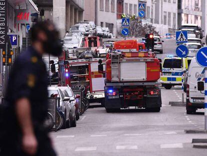 Servicios de emergencia trabajan en el lugar del suceso, en Estocolmo.
