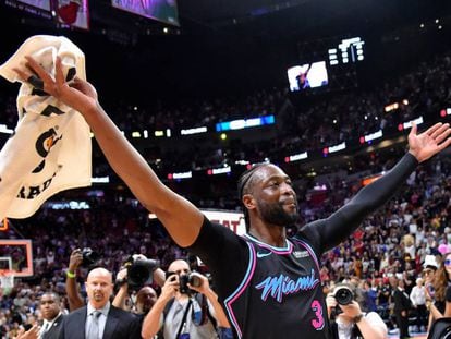 Wade celebra su triple ganador ante los Warriors.