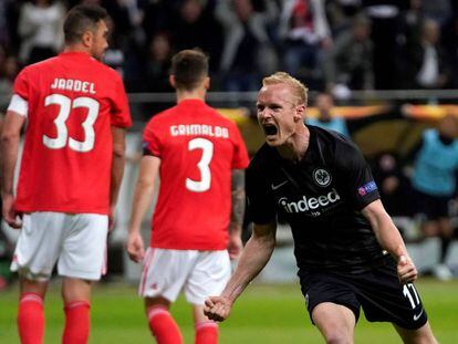 Rode celebra su gol, que eliminó al Benfica en Frankfurt. 