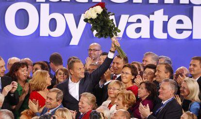 El primer ministro polaco, Donald Tusk, celebra la victoria la noche del domingo en Varsovia.