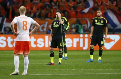 Cesc y Mario Suárez, durante el Holanda-España.