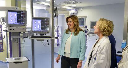 La presidenta de la Junta, Susana D&iacute;az, en la nueva UCI pedi&aacute;trica del Hospital Virgen del Roc&iacute;o. 