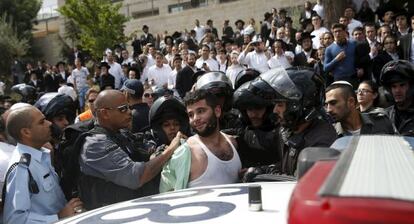 La policía detiene a un palestino acusado de acuchillar a un israelí en Jerusalén.