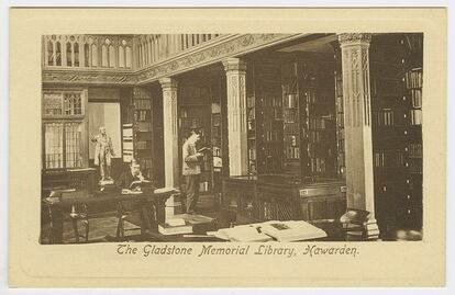 Fotografía antigua del interior de la biblioteca. |