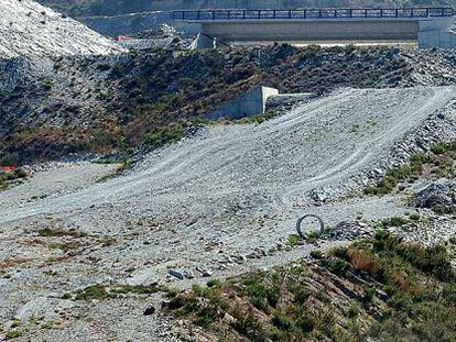 Movimiento de tierras para el trazado de la A-7 en la costa de Granada