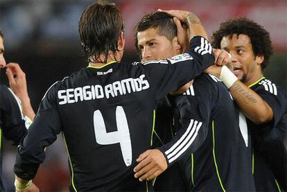 Sergio Ramos felicita a Cristiano Ronaldo tras su gol.