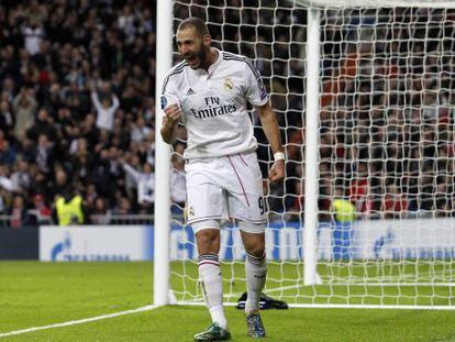 Benzema celebra su gol ante el Liverpool.