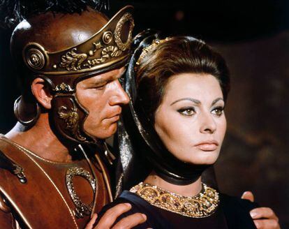 Sofia Loren y Stephen Boyd interpretando a Lucilla y al general Livio.