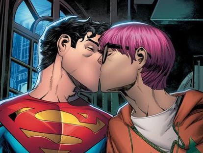 Jon Kent, hijo de Clark Kent y Lois Lane, besa a su novio, Jay Nakamura, en el nuevo cómic.