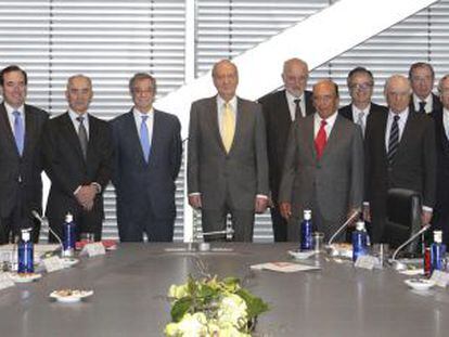 Los miembros del l Consejo Empresarial para la Competitividad, integrado por los presidentes de las grandes empresas espa&ntilde;olas, junto al Rey Juan Carlos I. 