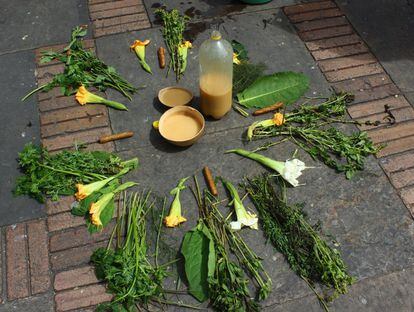 Espiritualidad y arte acompañaron el ritual de duelo. Representantes de distintos credos dieron su bendición al ritual y reconocieron la barbarie que se vive en La Guajira.