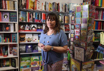 Marta Gonzalo, propietaria de la librería Sumar desde hace más de 30 años en el Zoco de Las Rozas.