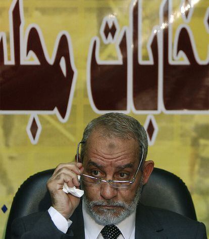 Mohamed Badie, líder del partido opositor islámico Hermanos Musulmanes, durante una rueda de prensa en noviembre de 2010.