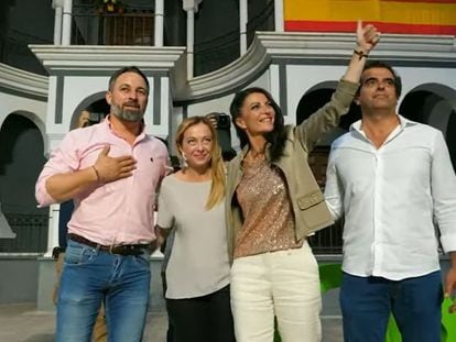 Santiago Abascal (izquierda) junto a Giorgia Meloni, Macarena Olona y Antonio Sevilla, el domingo en Marbella.