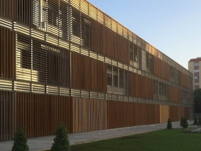 El Centre d'Idiomes de la Universitat de València, en la calle Serpis.