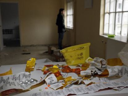 Fármacos en el hospital psquiátrico abandonado de Toén, en Ourense.