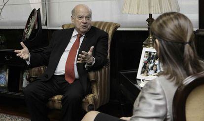 El secretario general de la OEA, José Miguel Insulza, con la presidenta de Costa Rica, Laura Chinchilla.