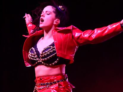 La cantante Rosalía, durante su concierto en Coachella.
