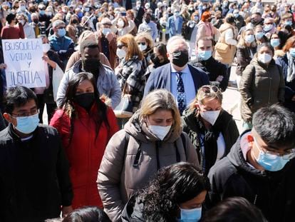 Manifestación en Marín para denunciar el fin de la búsqueda de los desaparecidos en el naufragio del 'Villa de Pitanxo', el pasado fin de semana.