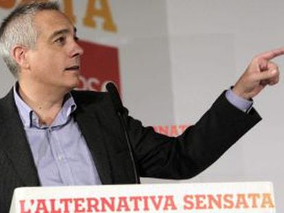 Pere Navarro, durante su intervenci&oacute;n ayer en la reuni&oacute;n del Consell Nacional del partido para aprobar el programa electoral del PSC.