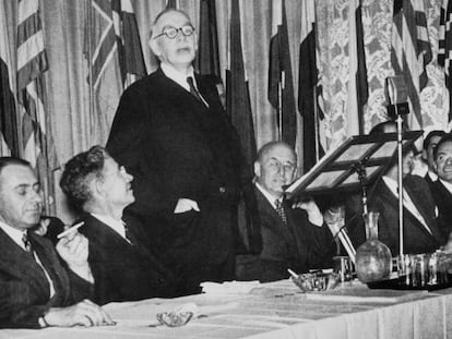 John Maynard Keynes durante una de sus intervenciones en la reuni&oacute;n de Bretton Woods de 1944. 