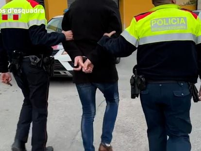 Los Mossos detienen una persona en Tarragona, en una imagen de archivo.