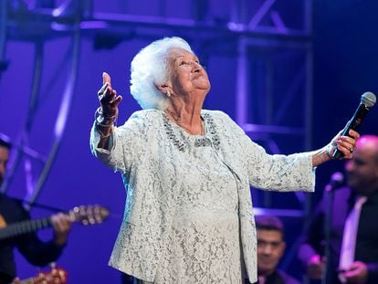 La cantante María Mérida tras recibir el Premio Taburiente a su trayectoria, concedido por la Fundación Diario de Avisos en 2018.