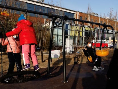 Niños en un parque en Pekín