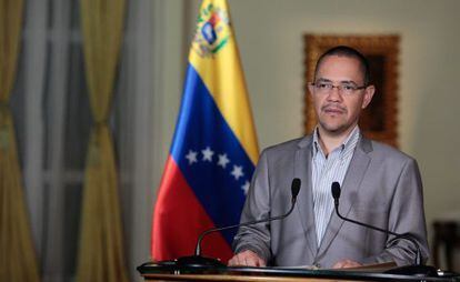 El ministro venezolano de Comunicaciones, Ernesto Villegas, este lunes en Caracas.