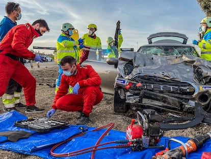 Estado en el que quedó el turismo tras el accidente en el circuito del Jarama, en Madrid.