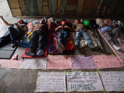 Los jubilados de PDVSA realizan una huelga de hambre en la Universidad Central de Venezuela