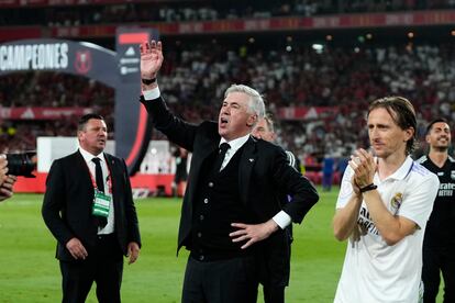 Carlo Ancelotti celebra el título de Copa.