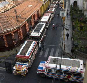 Cruce de tráfico en Cochabamba (Bolivia).